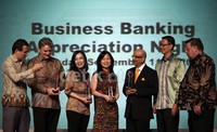 Hadir dalam acara tersebut Christopher J K Murray (chief risk officer HSBC Indonesia) dengan didampingi Haryanto Suganda (head of bussines bangking HSBC Indonesia) bersama keempat penerima awarding tersebut.