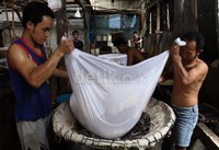 Kamis (12/9/2013) menjadi hari pertama jualan mereka paska mogok produksi secara massal.