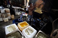 Mendag bersama Gabungan Koperasi Tahu Tempe Indonesia (Gakoptindo) dan asosiasi importir kedelai merumuskan harga kedeali dan memastikan pasokan kepada pengrajin tetap aman.