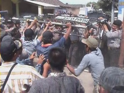 Sesalkan Kerusuhan Jember, Gus Ipul Minta Pelaku Ditindak Tegas Sesalkan Kerusuhan Jember, Gus Ipul Minta Pelaku Ditindak Tegas