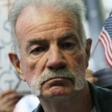 Pendeta Radikal Terry Jones Ditangkap Saat Akan Bakar Alquran