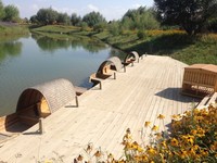 Selain padang lavender, Jin Sha Dao juga memiliki kanal kecil. Anda bisa menaiki perahu tradisional untuk menyusuri aliran air di sana (Putri/detikTravel)