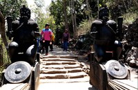 Yang menarik dari gua ini adalah kemampuannya mengeluarkan suara seperti gong. Bunyi-bunyian ini berasal dari stalaktit dan stalagmit saat dipukul (Ugik/detikTravel)