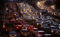 Sebelumnya, pemerintah pusat membuat program mobil murah ramah lingkungan (low cost green car/LCGC) untuk memudahkan mobilitas warga. Namun, program ini akan membuat program pengentasan kemacetan Pemprov DKI sedikit terganggu.