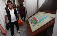 Pasca pencurian, petugas kepolisian pun datang dan langsung melakukan olah TKP.