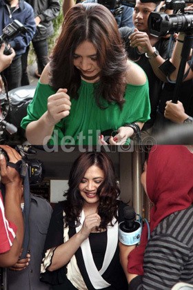 Selebriti Indonesia yang Tetap Gaya di Persidangan