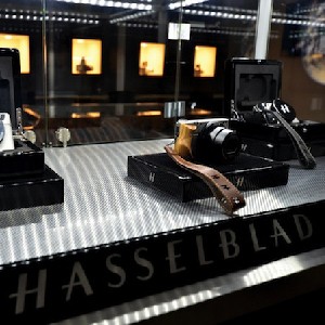 Hasselblad Buka Toko Retail Pertama