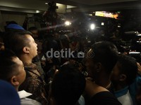 Dhani namun enggan menjelaskan mengenai detail pertanyaan seputar kecelakaan yang terjadi.