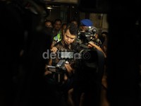 Dhani pun menegaskan dirinya baru tahu Dul berani membawa mobil sendiri sejak peristiwa nahas itu.