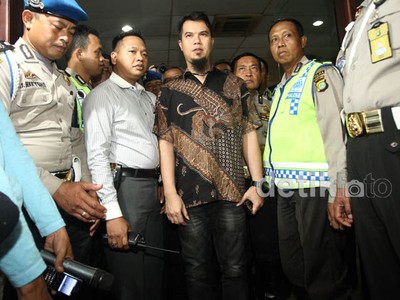 Diperiksa Polisi, Ahmad Dhani Dicecar 18 Pertanyaan