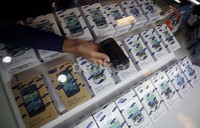 Meskipun kemarin Menteri Perdagangan Gita Wirjawan meminta kepada Menteri Keuangan Chatib Basri agar ponsel pintar atau smartphone tidak dikenakan pajak penjualan barang mewah (PPnBM), namun Kementerian Keuangan tetap punya kebijakan sendiri.