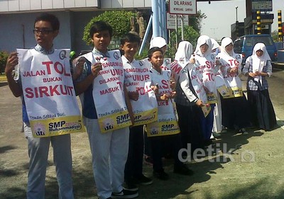 Aksi Simpatik Teman Sebaya Dul di Pintu Tol