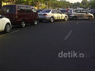 Dirazia, Siswa SMA di Surabaya Tetap Bawa Mobil