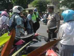 Kesibukan Orang Tua Penyebab Pelajar Bermotor Tanpa SIM