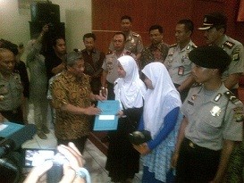 M Nuh Beri Beasiswa bagi Anak 4 Polisi yang Ditembak Orang Misterius