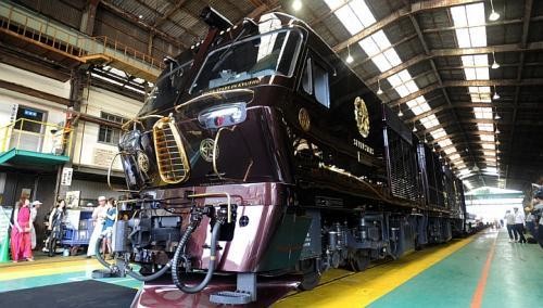 Mau Berduaan di Kereta Mewah Ini, Cukup Bayar Rp 110 Juta