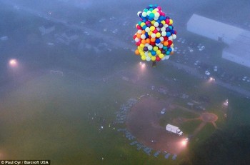     Jonathan sudah berpengalaman berjalan jauh dengan balon udara sebelumnya. Dia pernah melintasi selat Inggris dengan balon udara pada tahun 2010. (kredit foto: Paul Cyr)