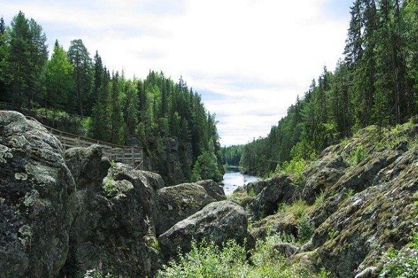 Aneh Tapi Nyata, Air Terjun Tanpa Air di Swedia