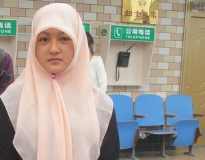 Cantiknya Gadis di Perkampungan Muslim China