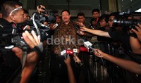 Robert Tantular diperiksa hampir 5,5 jam.
