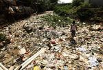 Kali Cipinang Dipenuhi Sampah