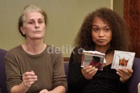 Daniel dan pihak Sony Music sempat melakukan mediasi, namun ternyata Sony Music kembali dikabarkan menyebarluaskan melalui jaringan iTunes. Noel/detikHOT.