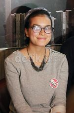 Eva Celia Manis Bergaya Casual