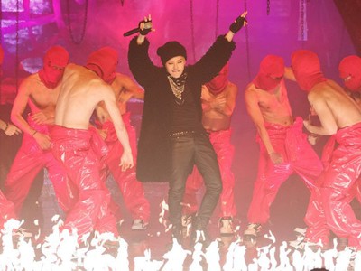 Aksi Comeback G-Dragon