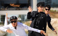 Seperti di episode 162, member 'Running Man' bergaya ala idola KPop dengan bintang tamu. (SBS)