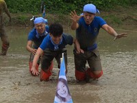 Di team biru ada Seungri, HaHa, dan Ji Suk Jin. (SBS)