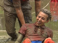 GD berlumuran lumpur. (SBS)