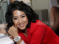 Ada puluhan dan banyak koleksinya, nggak kehitung. Pakainya juga tergantung moodnya aja mau pakai yang mana, ujarnya. Gus Mun/detikHOT.