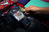 Sebagai dukungan terhadap pengembangan Pasar Blok G Tanah Abang, Bank BCA berpartisipasi dengan memfasilitasi transaksi di Pasar Blok G dengan mesin EDC (Elektronic Data Capture).