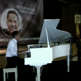 Ini 5 Aksi Gita dan Pianonya