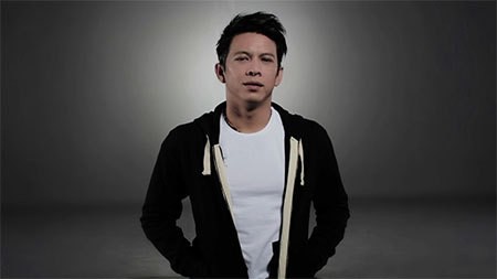 Ariel Kini Punya Teman Baru Yang Selalu Setia