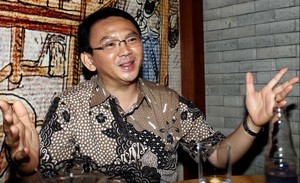 Ahok Jadi Tour Guide Saat Pulang Kampung