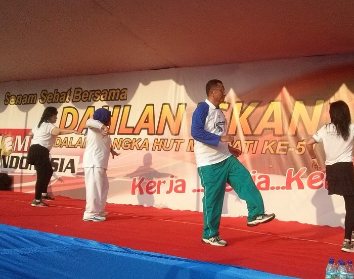 Rayakan Ultah Merpati, Dahlan Iskan Goyang Senam Sehat