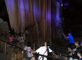 Panorama Surgawi Perut Bumi Gua Gong