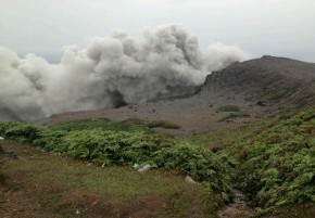 Sebagian Warga Sinabung Jaga Kampung Antisipasi Pencurian