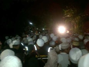 Disambut Doa dan Salawat, Jenazah Habib Munzir Tiba di Rumah Duka