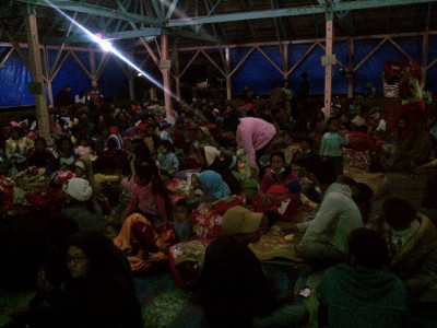 Anak-anak Pengungsi Korban Letusan Gunung Sinabung Terancam Kedinginan