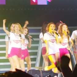 Serunya Konser Serba Pink SNSD di Jakarta!