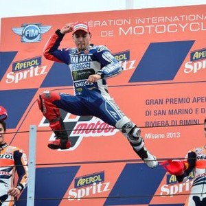 Performa Motor Meningkat, Lorenzo pun Juara