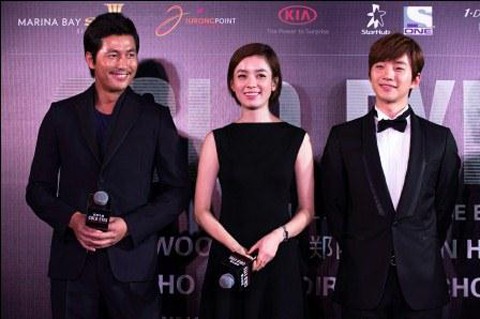 Tampil di Festival Film Toronto, Junho 2PM Disambut Fans