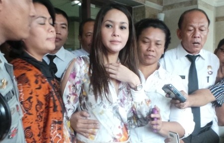 Akhirnya Muncul di Depan Publik, Maia Estianty Minta Maaf