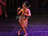 Aming saat dalam pementasan 'Arjuna Galau' di Taman Ismail Marzuki, Cikini, Jakarta Pusat, Minggu (15/9/2013). Gus Mun/detikHOT.