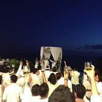 Pelaminan untuk keduanya juga dibuat tak terlalu mewah tapi tak mengurangi kesakralan. (Instagram)