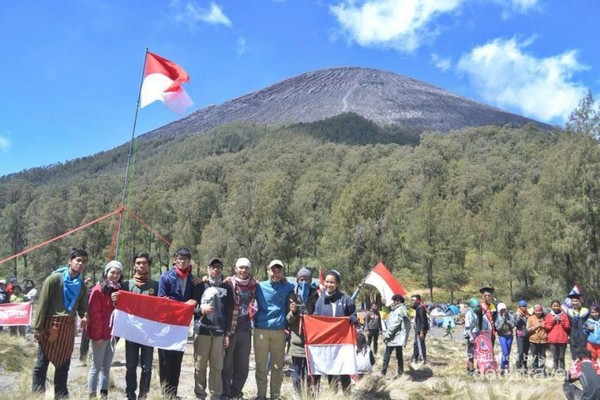 Ketika Merah Putih Berkibar di Semeru