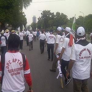 Usai Demo Kantor Gita Wirjawan, Petani Tebu Bergeser ke Kantor Dahlan Iskan