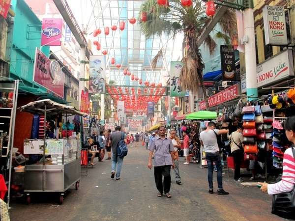 Baju & 6 Oleh-oleh yang Paling Tidak Diinginkan